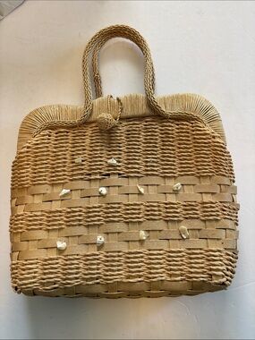 TAN WICKER BAG WITH DIFFERENT TEXTURED WICKER DESIGNS SHELL ACCENTS VINTAGE